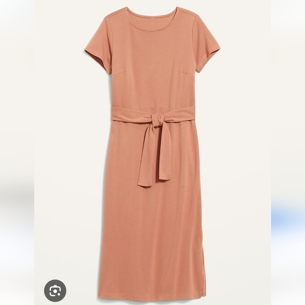Old Navy Women's Midi Dress in Peach